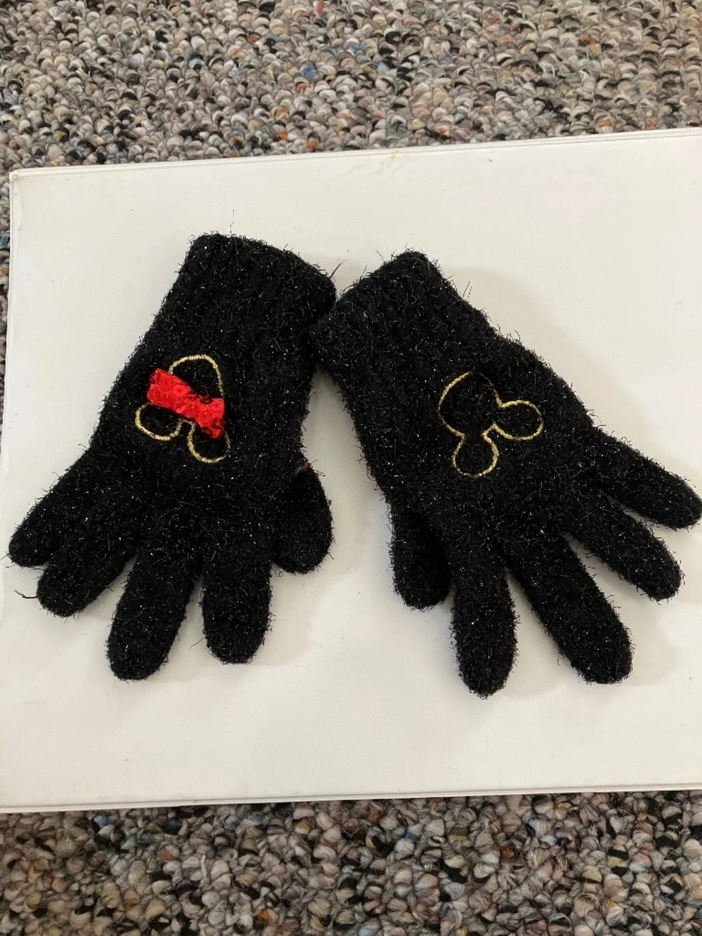NWOT Disney Mickey and Minnie Kids’ Gloves